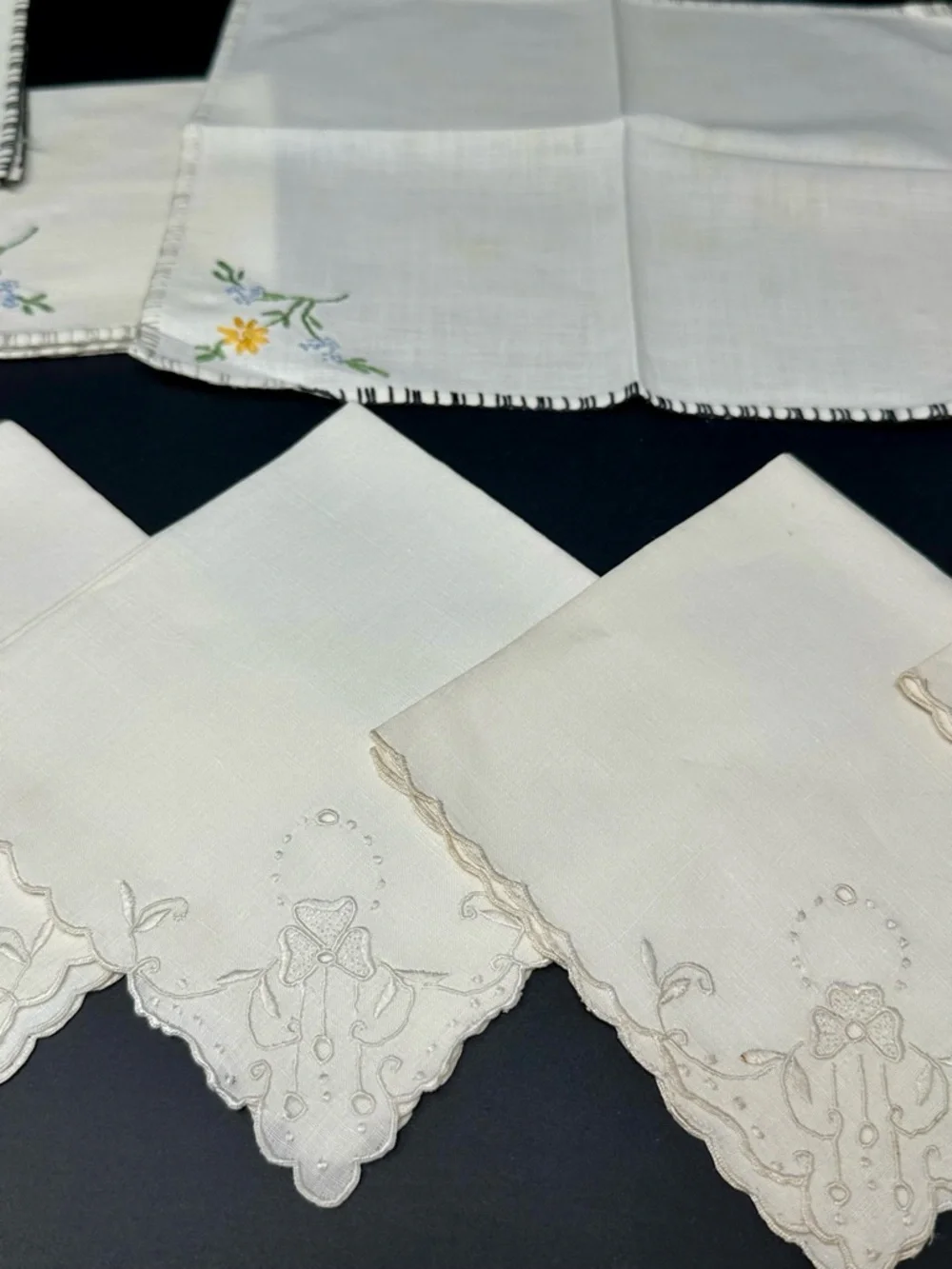 Vintage Linen Beige Floral Cut Out Scalloped (6) & Hand Embroided (4) Napkins A3